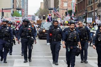 Proti Trumpovi v sobotu vyšlo do ulic osm milionů lidí - Novinky